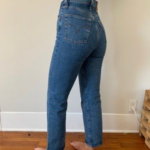 Levi’s Ribcage Straight Ankle size 25!